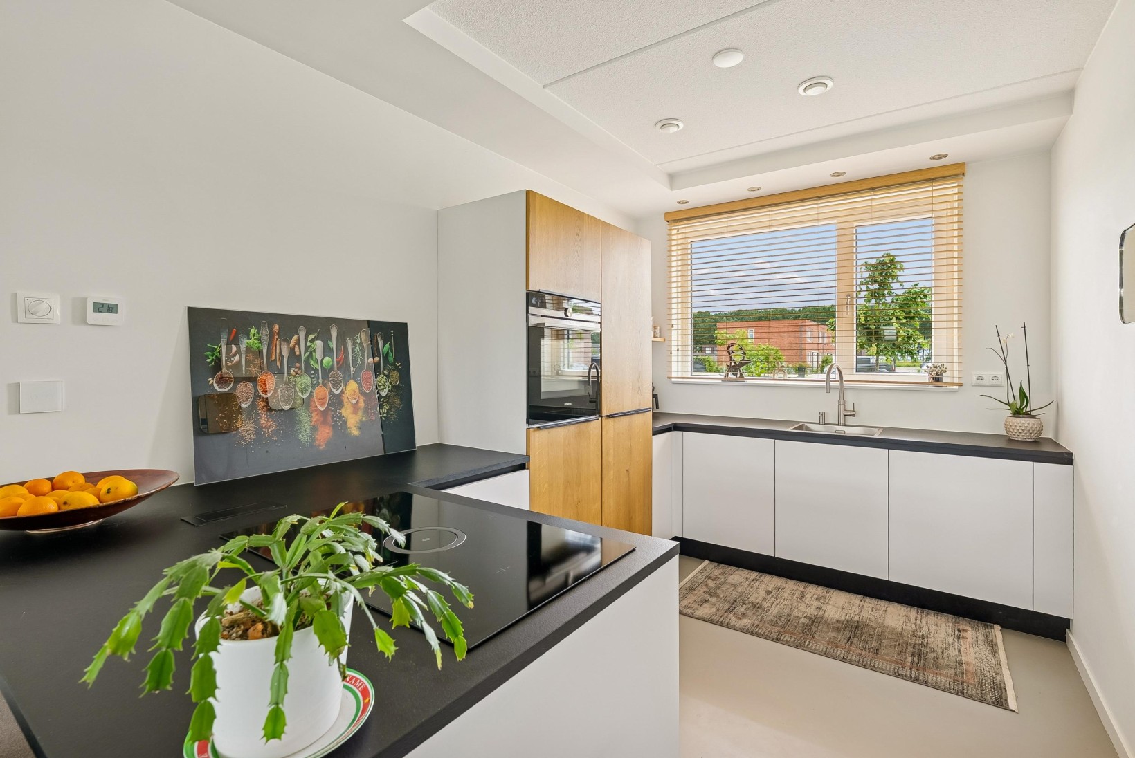 Tussenwoning te koop: Anna Maria van Schurmanlaan 48, Almere