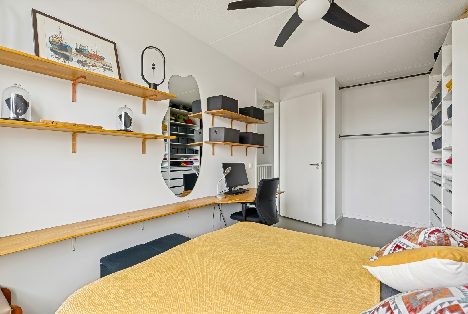 Tussenwoning te koop: Anna Maria van Schurmanlaan 48, Almere