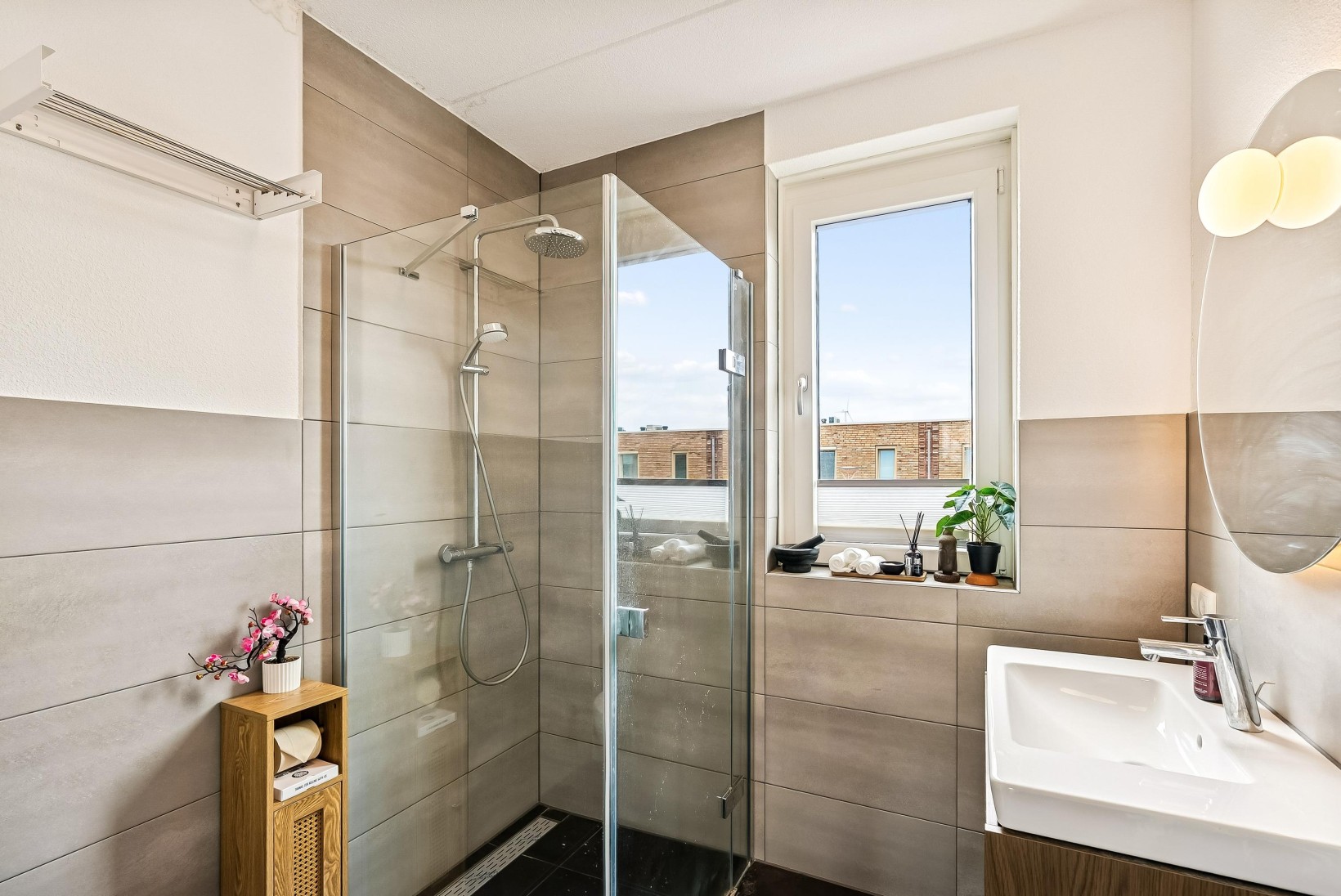 Tussenwoning te koop: Anna J. Cooperstraat 75, Almere