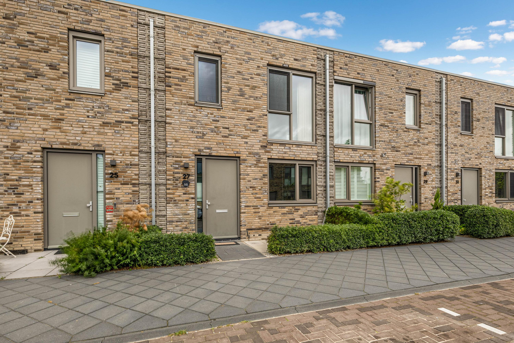 Tussenwoning te koop: Elizabeth Anscombestraat 27, Almere