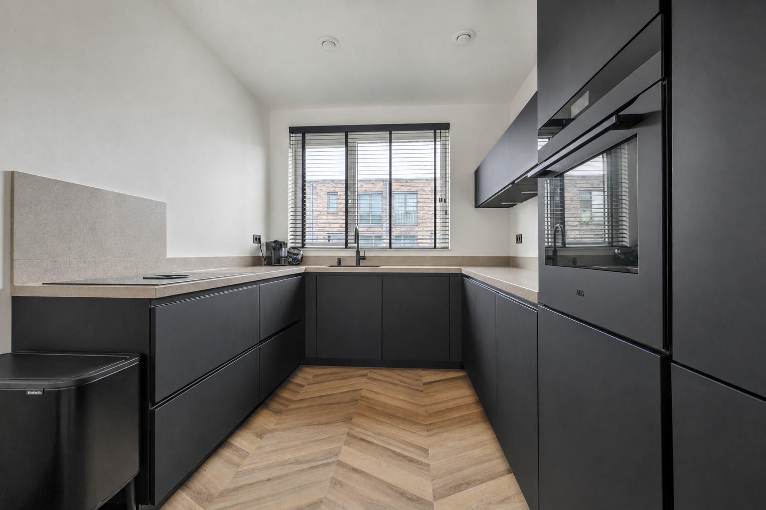 Tussenwoning te koop: Elizabeth Anscombestraat 27, Almere
