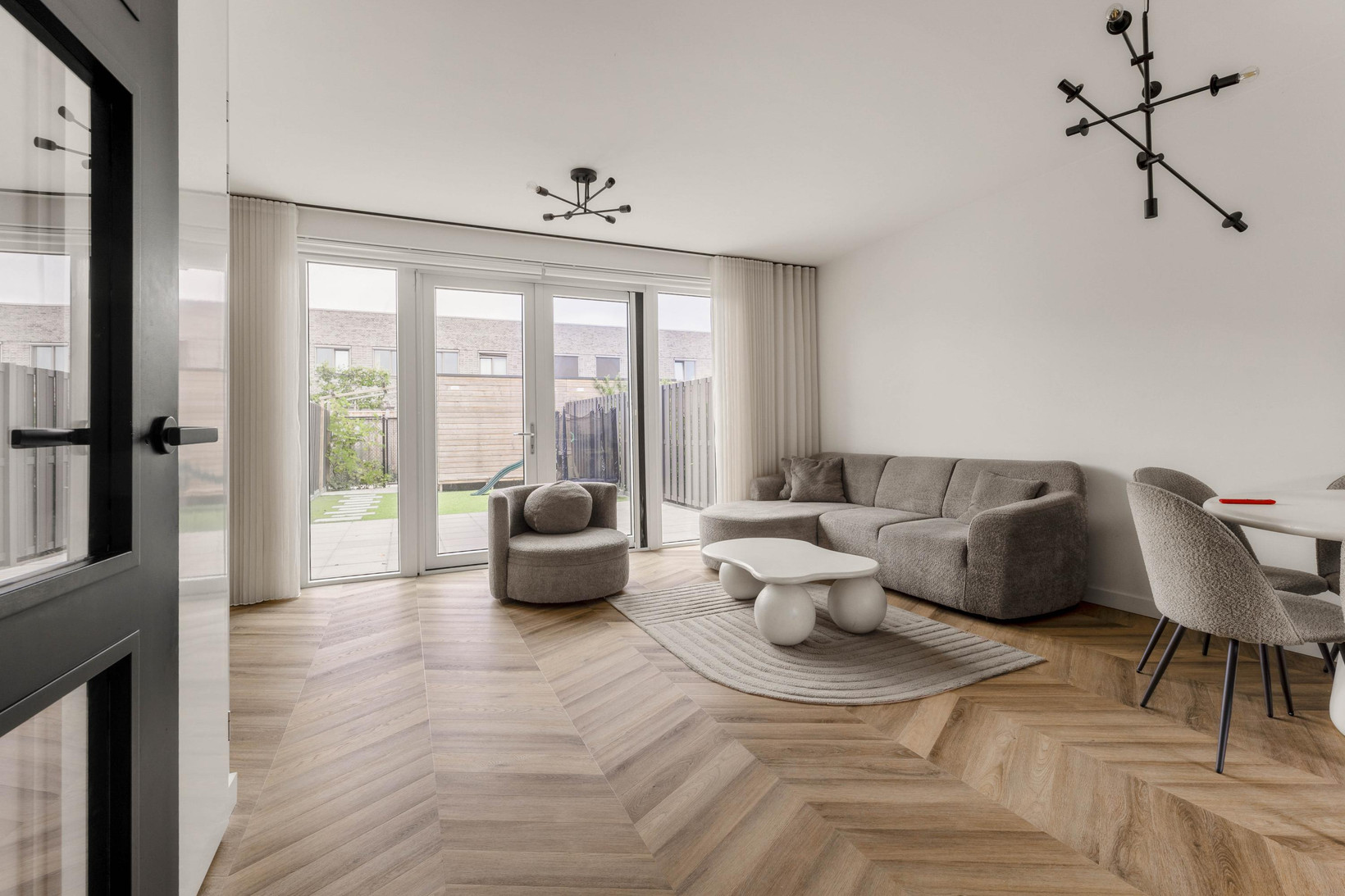 Tussenwoning te koop: Elizabeth Anscombestraat 27, Almere