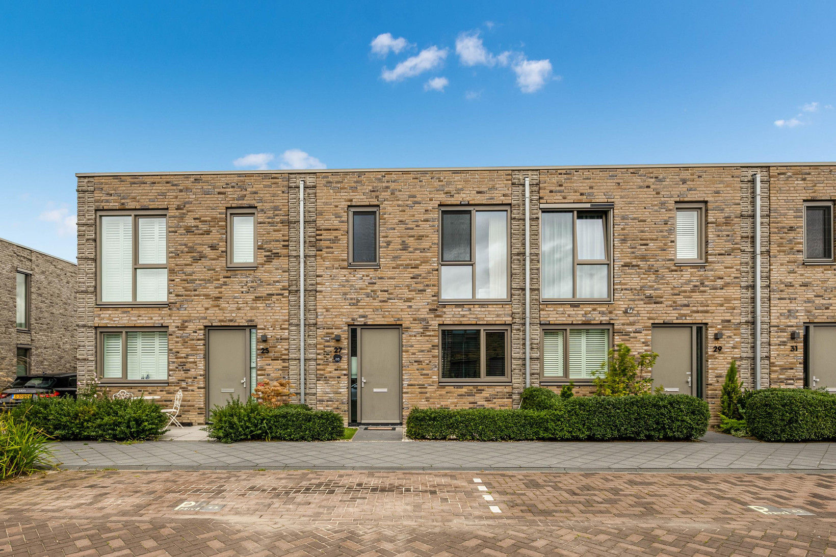 Tussenwoning te koop: Elizabeth Anscombestraat 27, Almere