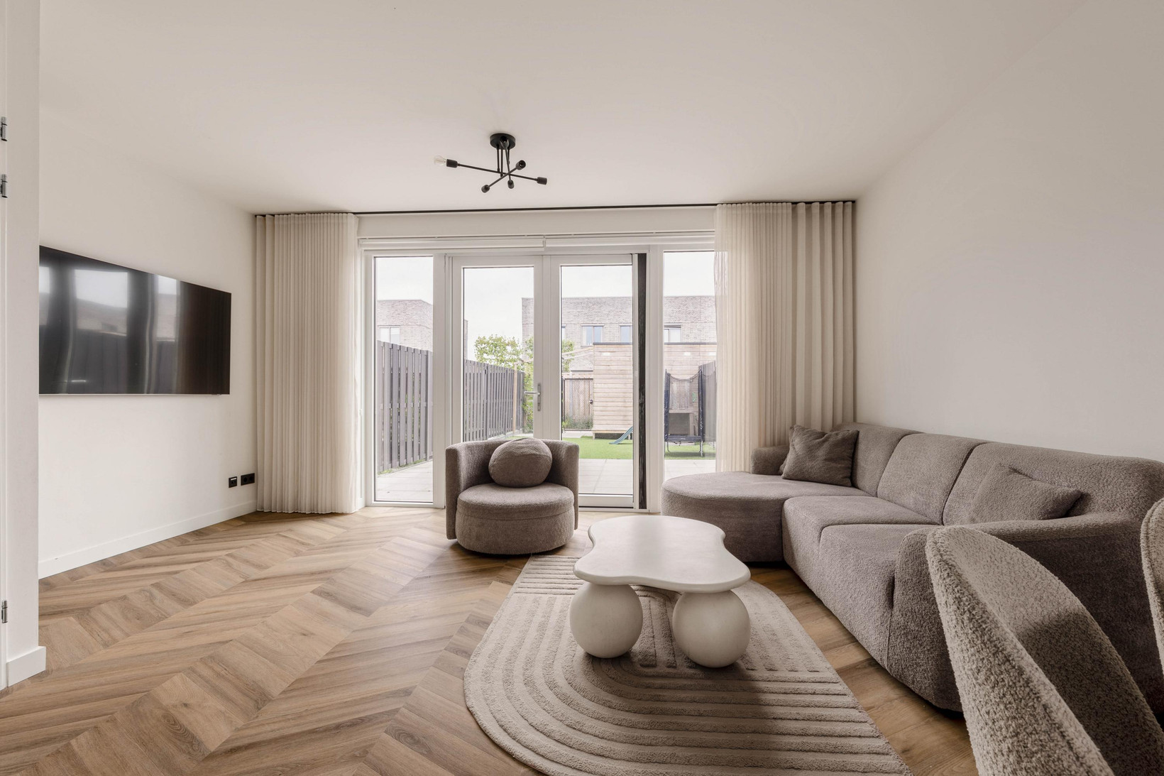 Tussenwoning te koop: Elizabeth Anscombestraat 27, Almere