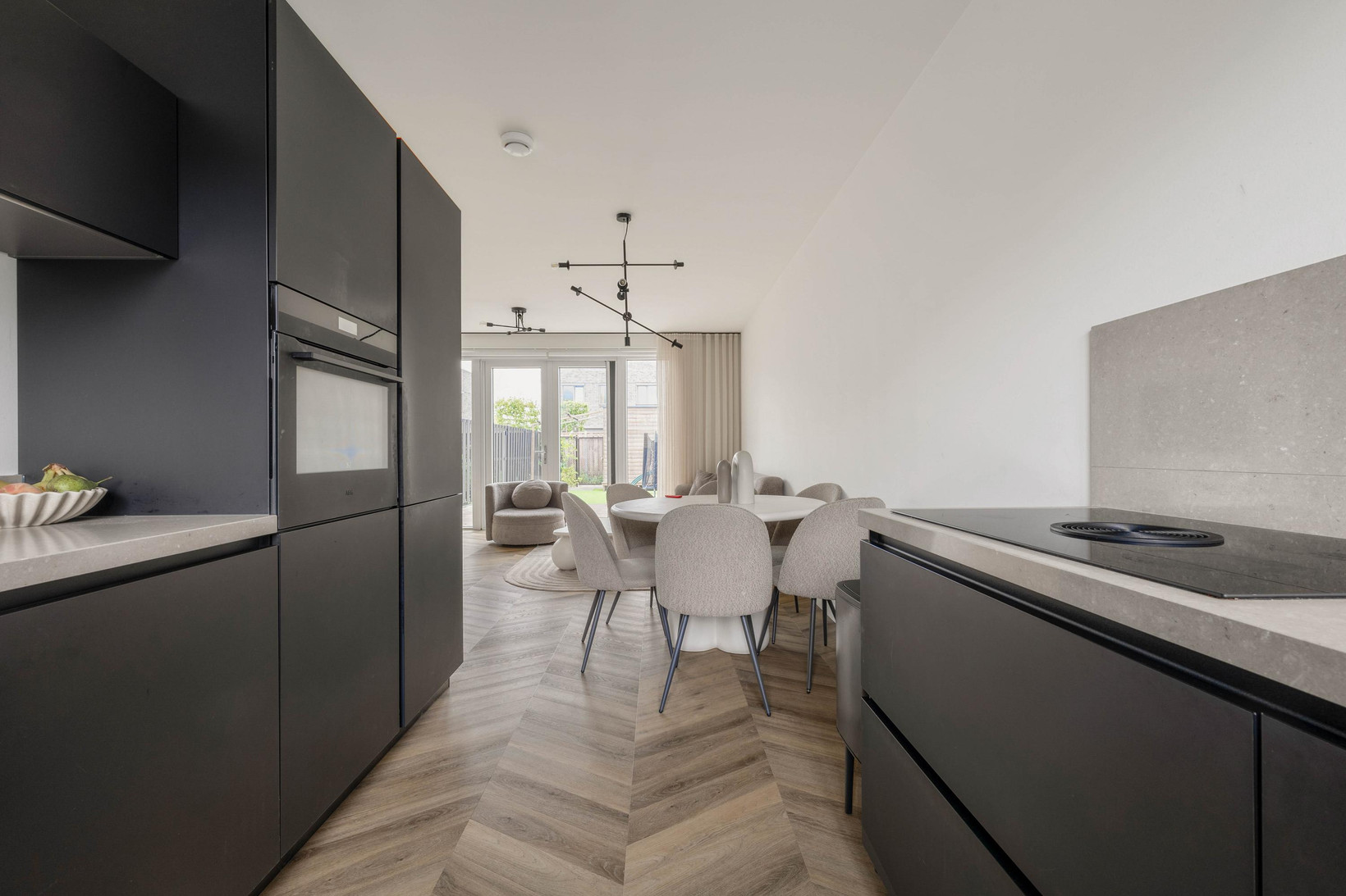 Tussenwoning te koop: Elizabeth Anscombestraat 27, Almere