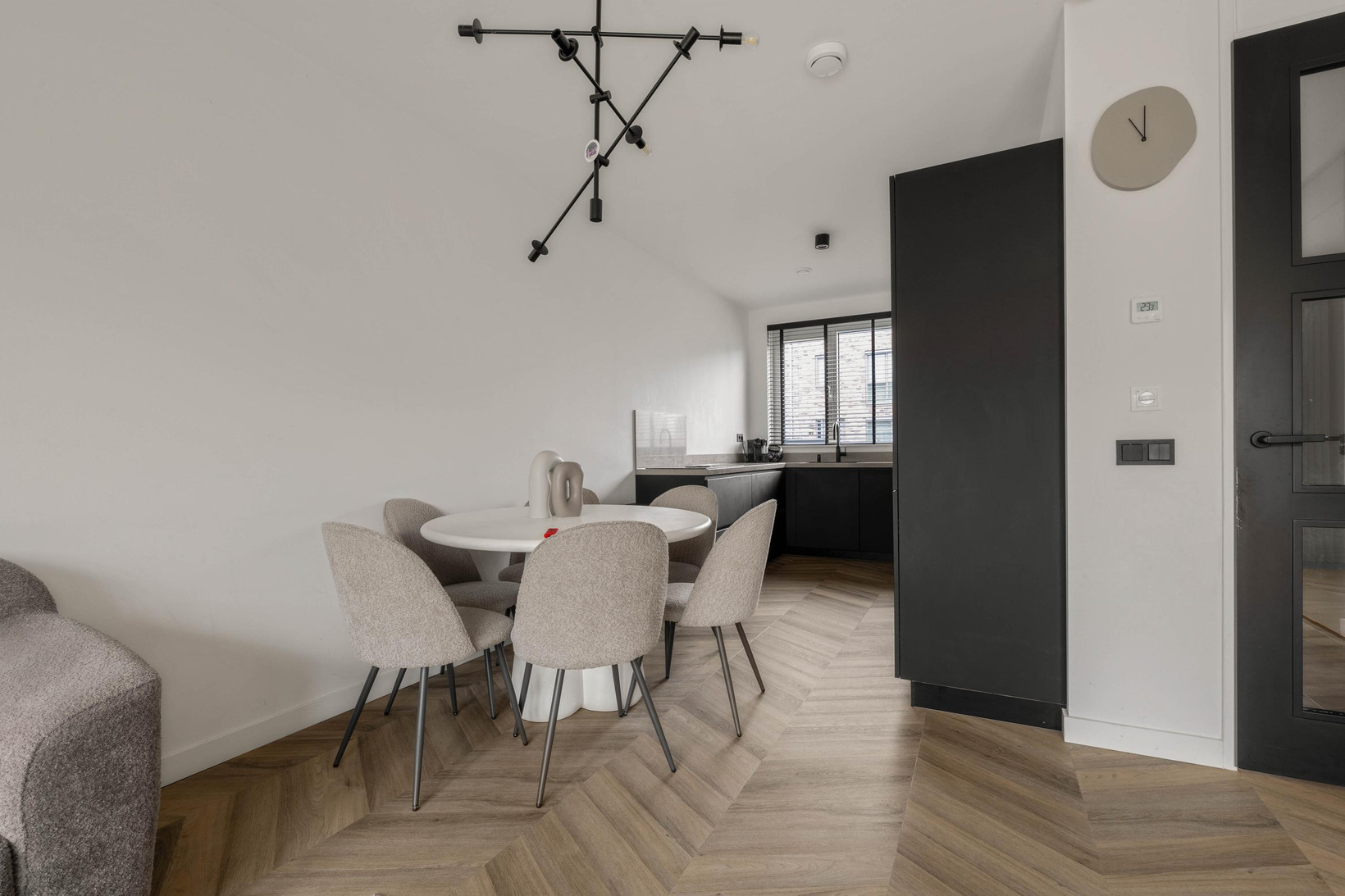 Tussenwoning te koop: Elizabeth Anscombestraat 27, Almere