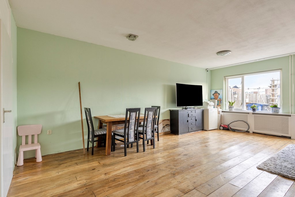 Tussenwoning te koop: Bosgouw 240, Almere