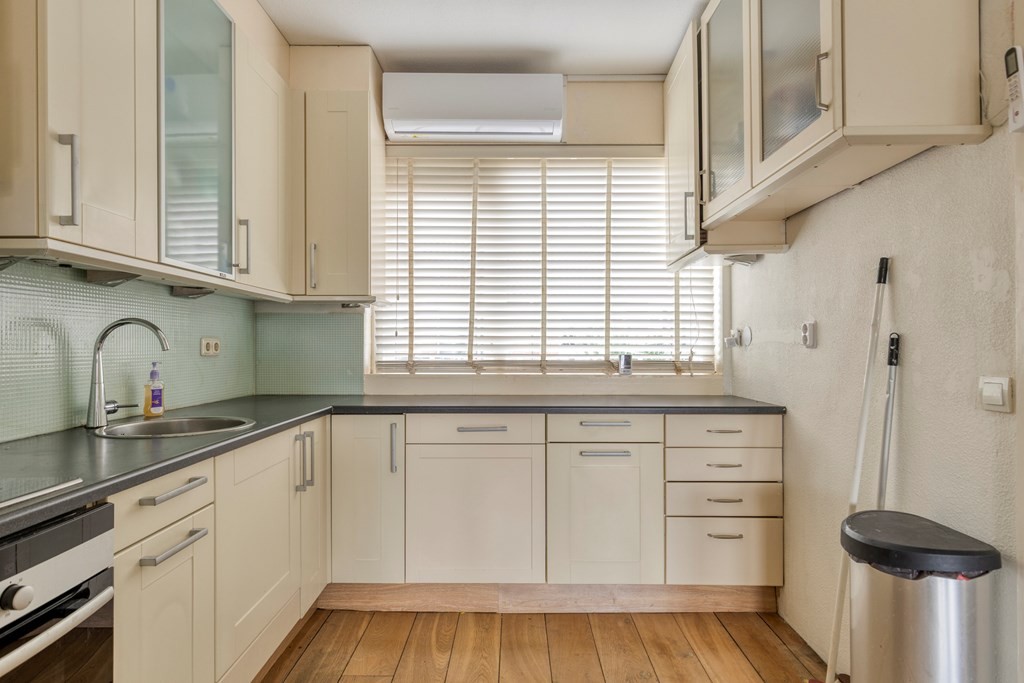 Tussenwoning te koop: Bosgouw 240, Almere