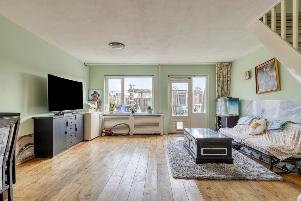 Tussenwoning te koop: Bosgouw 240, Almere