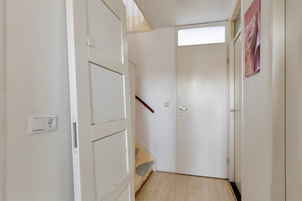Tussenwoning te koop: Bosgouw 240, Almere