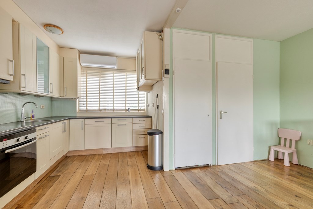 Tussenwoning te koop: Bosgouw 240, Almere