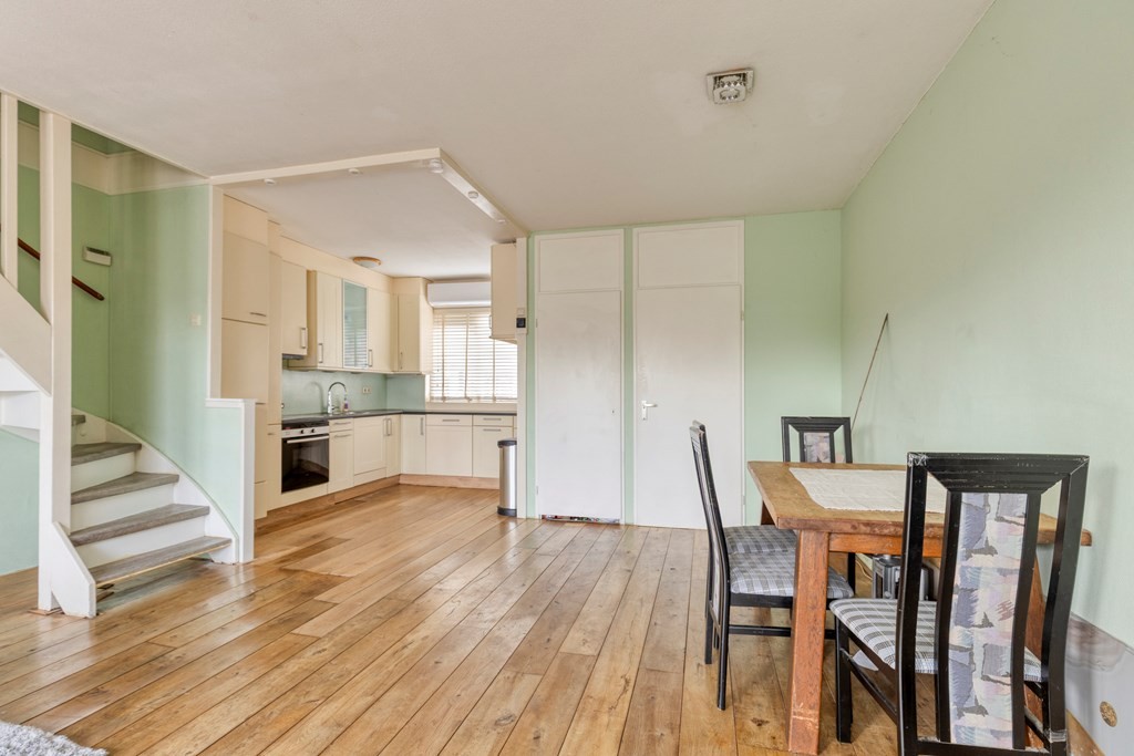 Tussenwoning te koop: Bosgouw 240, Almere