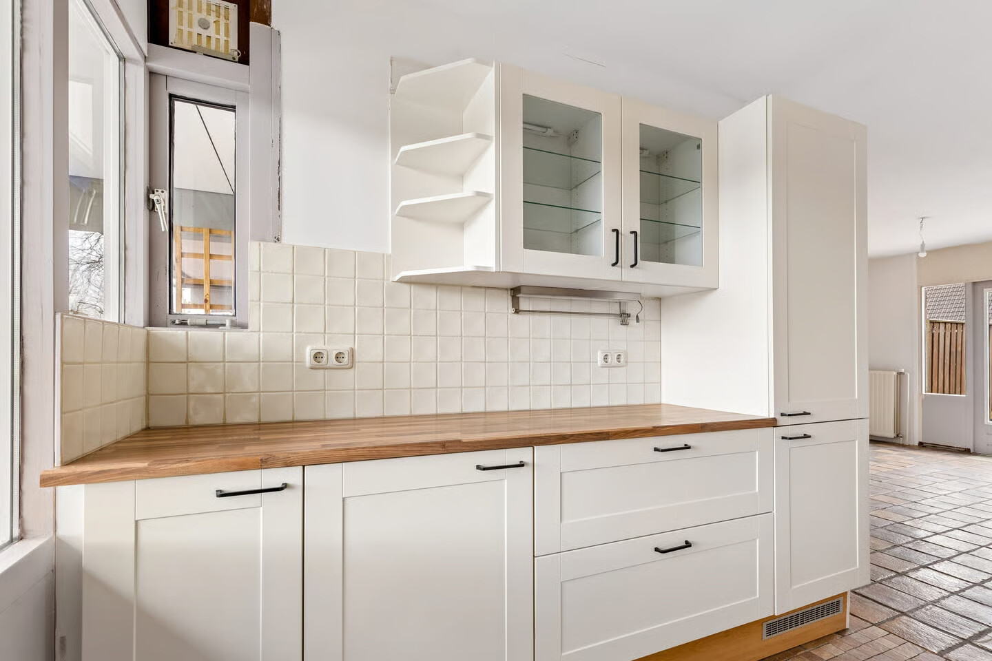 Tussenwoning te koop: Middenhof 8, Almere