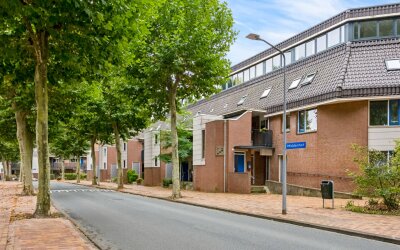 Middenhof 27