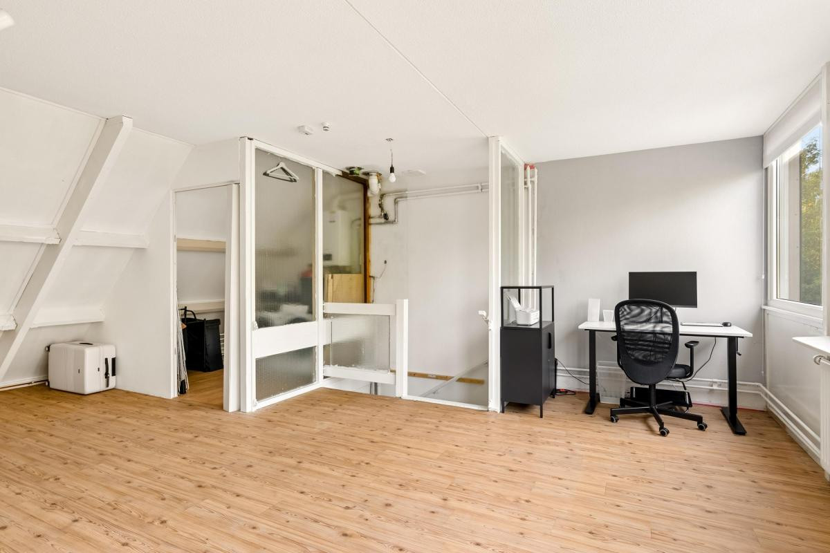 Tussenwoning te koop: Schoolwerf 34, Almere