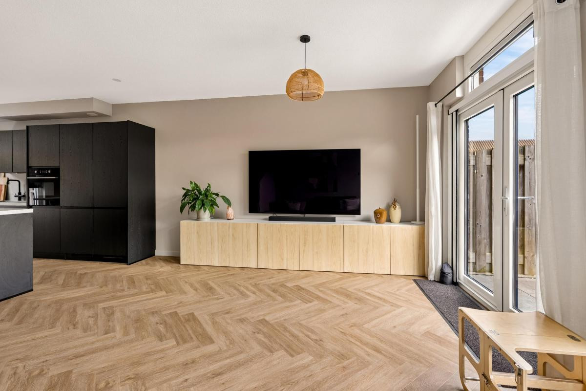 Tussenwoning te koop: Schoolwerf 34, Almere
