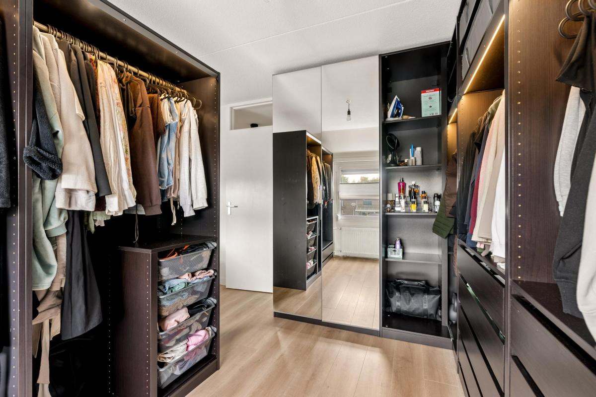Tussenwoning te koop: Schoolwerf 34, Almere