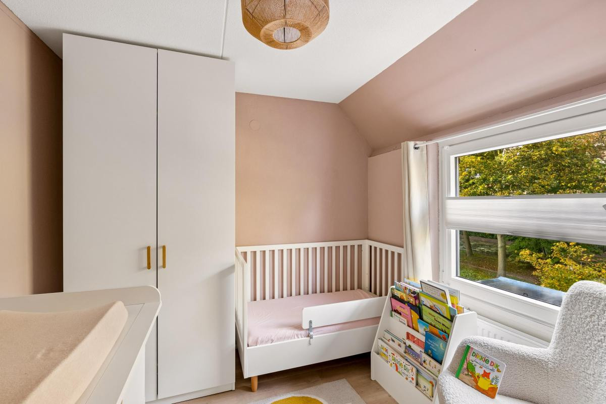 Tussenwoning te koop: Schoolwerf 34, Almere