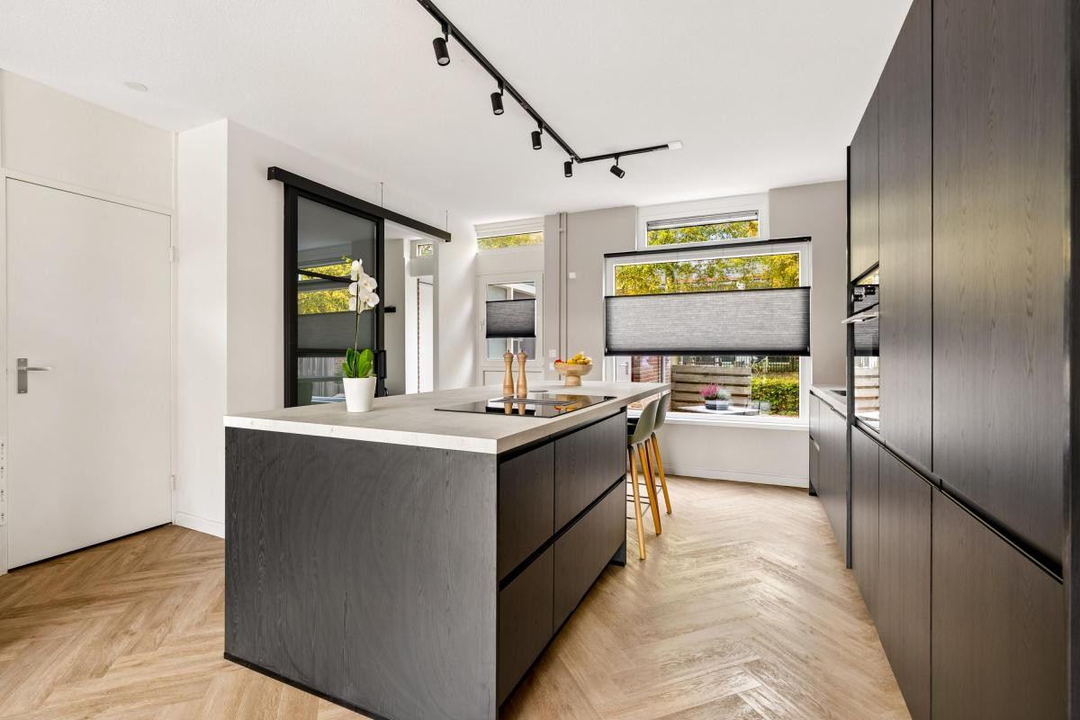 Tussenwoning te koop: Schoolwerf 34, Almere