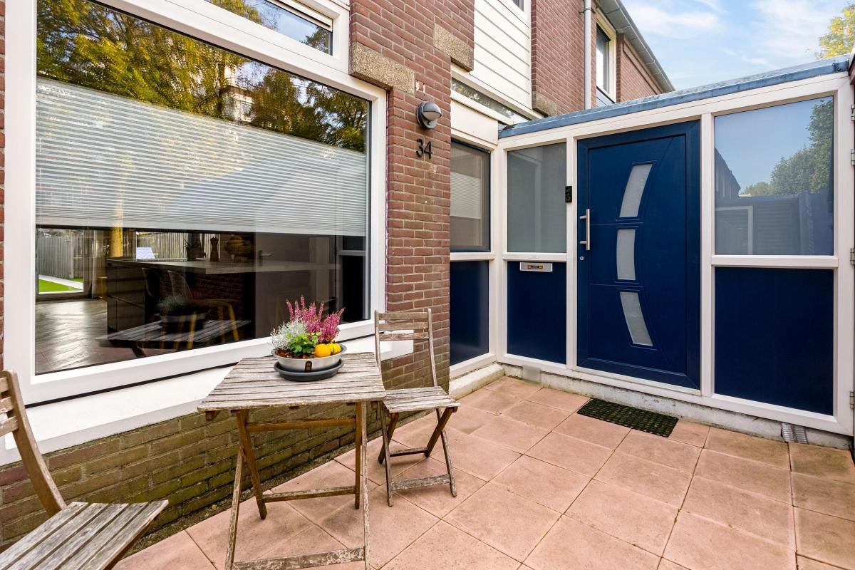 Tussenwoning te koop: Schoolwerf 34, Almere