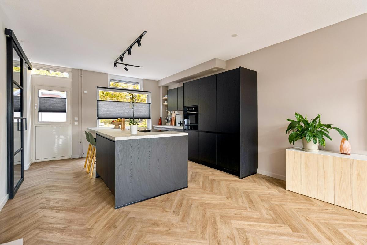 Tussenwoning te koop: Schoolwerf 34, Almere