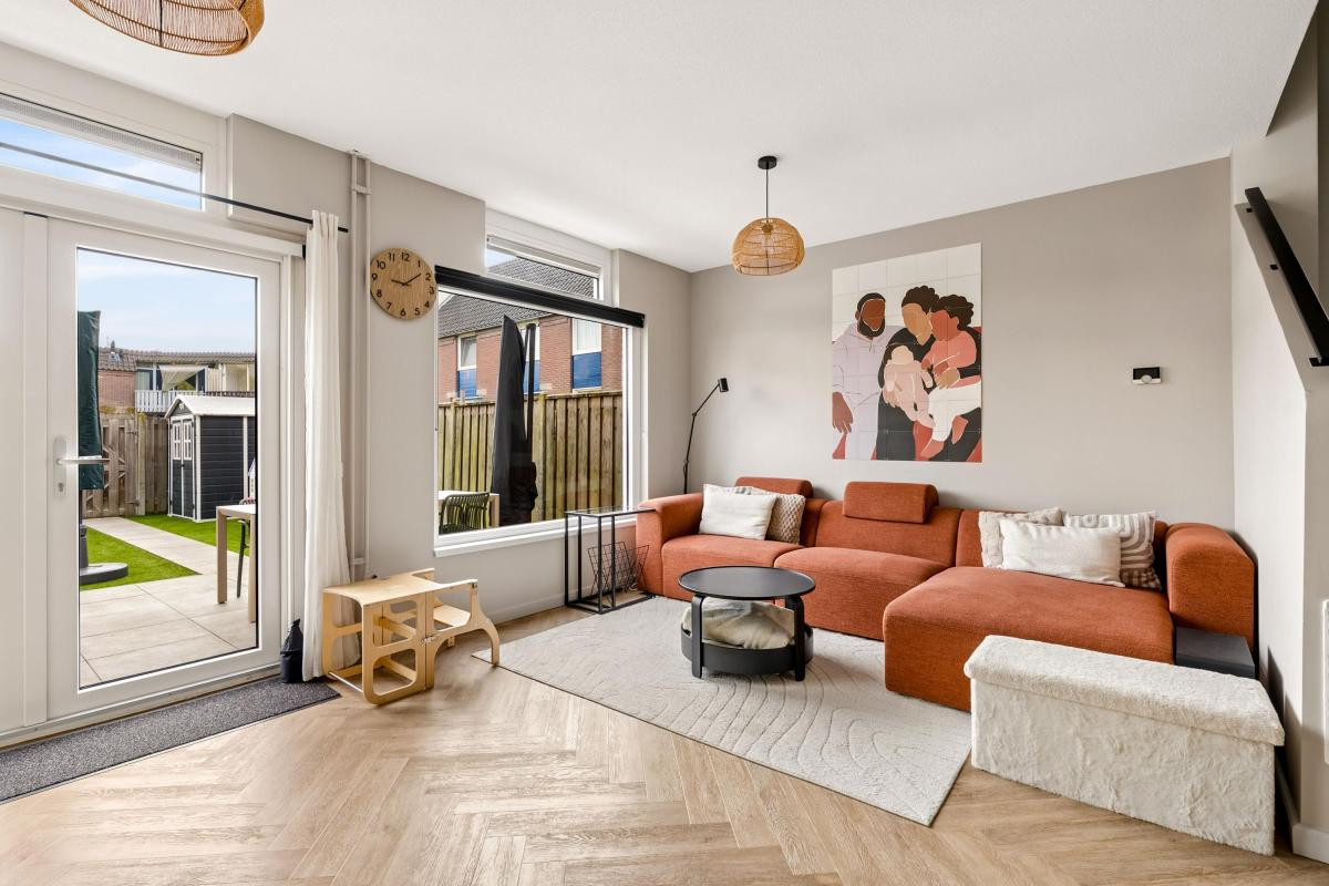 Tussenwoning te koop: Schoolwerf 34, Almere