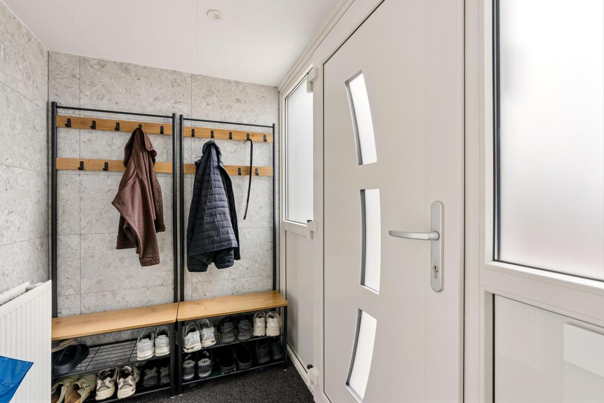 Tussenwoning te koop: Schoolwerf 34, Almere