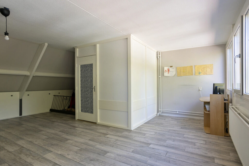 Tussenwoning te koop: Schoolwerf 62, Almere