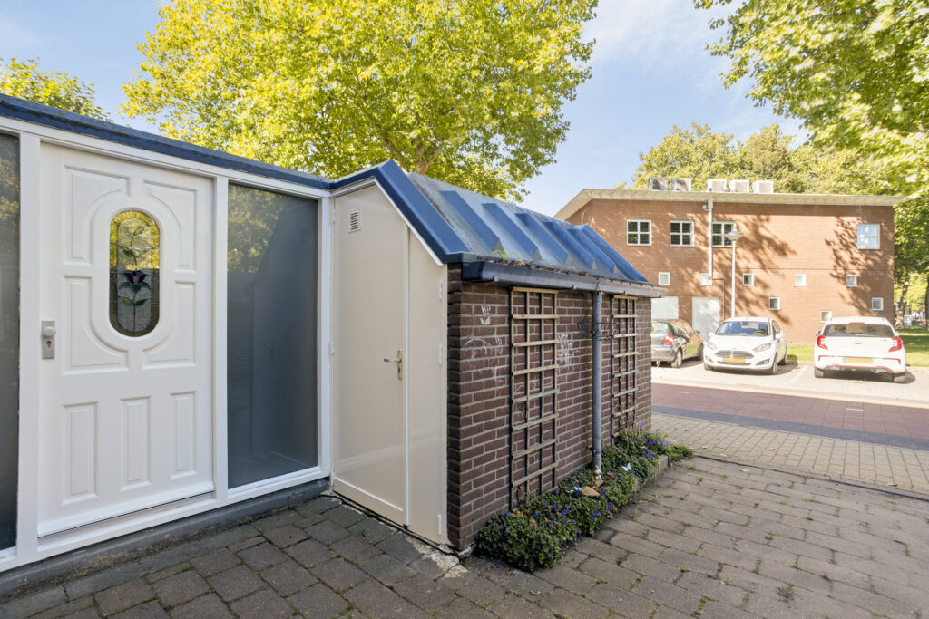 Tussenwoning te koop: Schoolwerf 62, Almere
