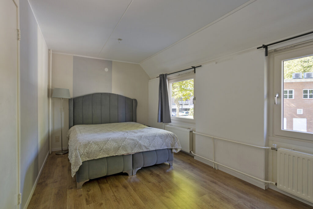 Tussenwoning te koop: Schoolwerf 62, Almere