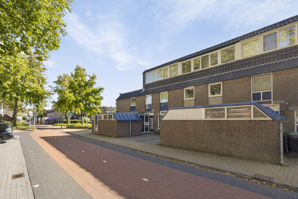 Tussenwoning te koop: Schoolwerf 62, Almere