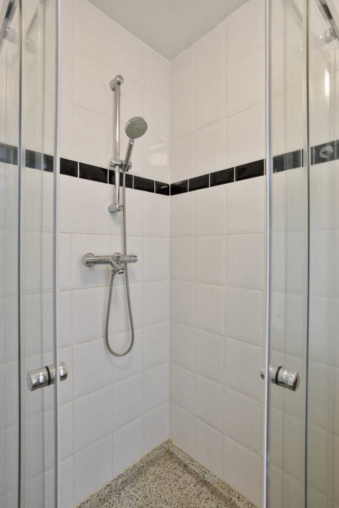 Tussenwoning te koop: Schoolwerf 62, Almere