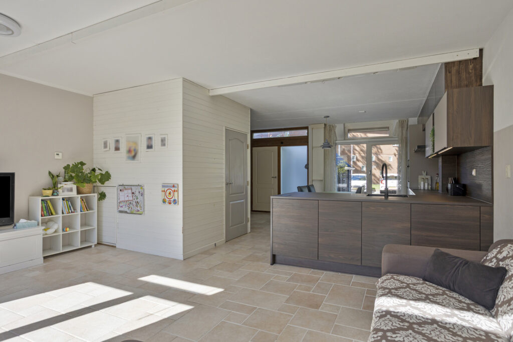 Tussenwoning te koop: Schoolwerf 62, Almere