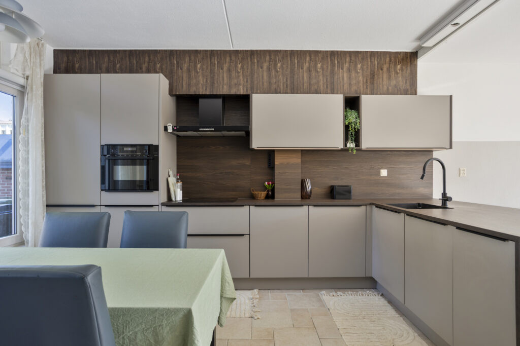 Tussenwoning te koop: Schoolwerf 62, Almere