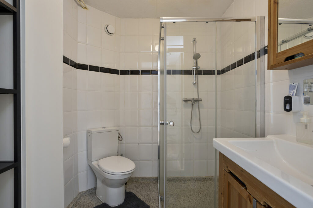 Tussenwoning te koop: Schoolwerf 62, Almere