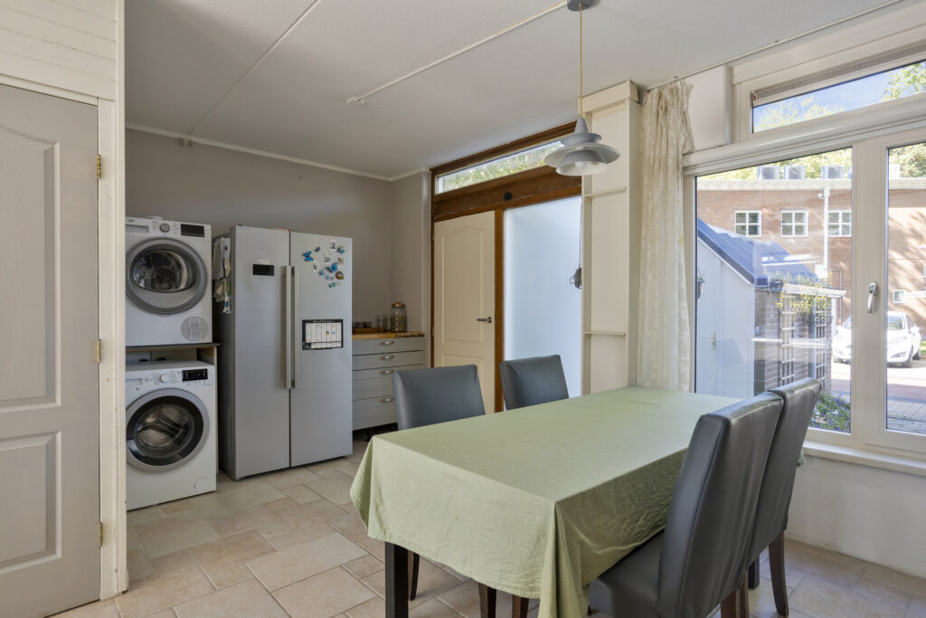 Tussenwoning te koop: Schoolwerf 62, Almere