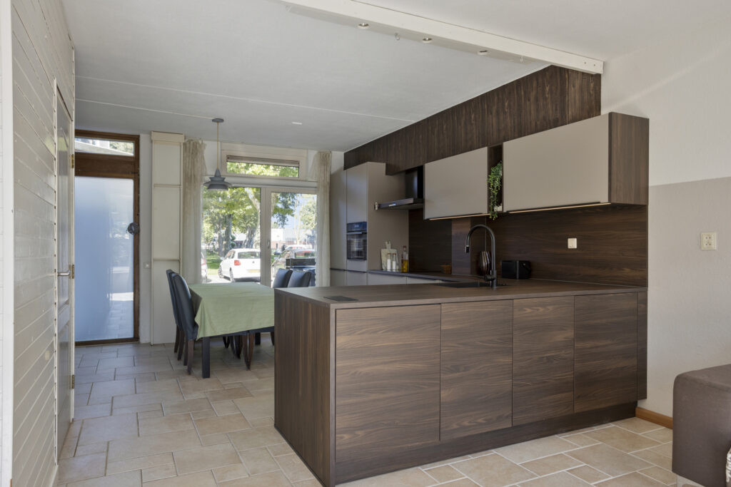 Tussenwoning te koop: Schoolwerf 62, Almere
