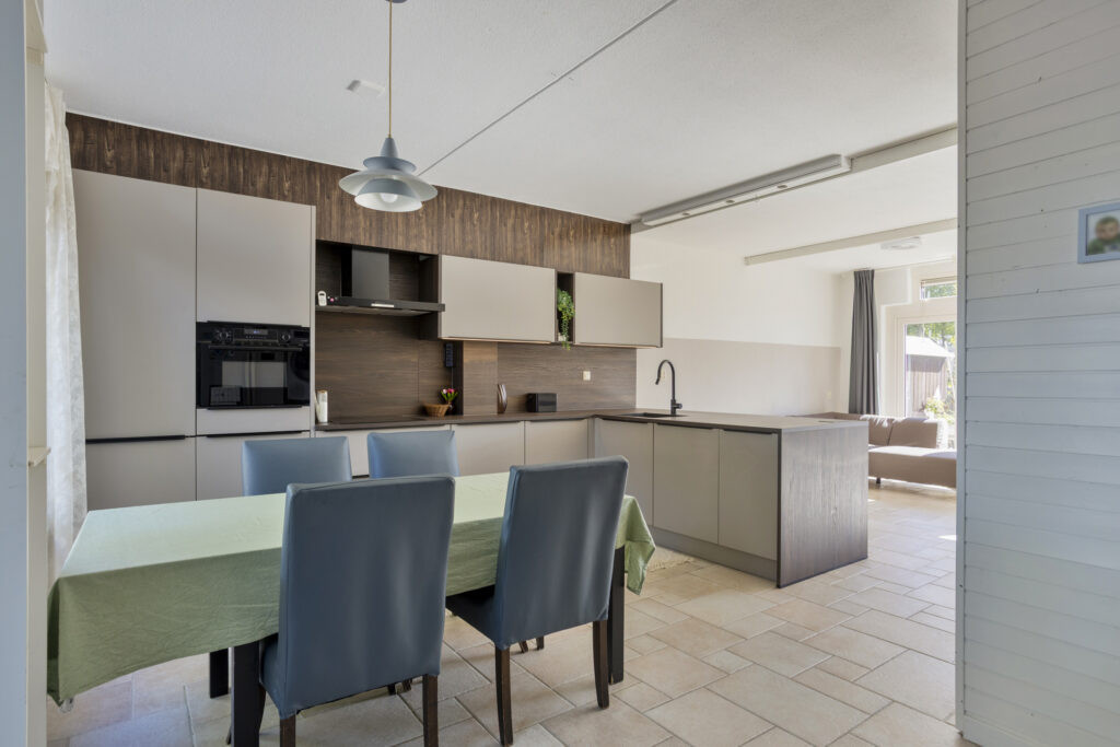Tussenwoning te koop: Schoolwerf 62, Almere