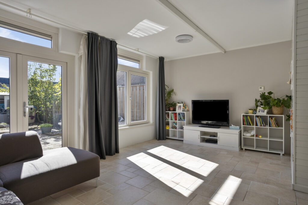 Tussenwoning te koop: Schoolwerf 62, Almere