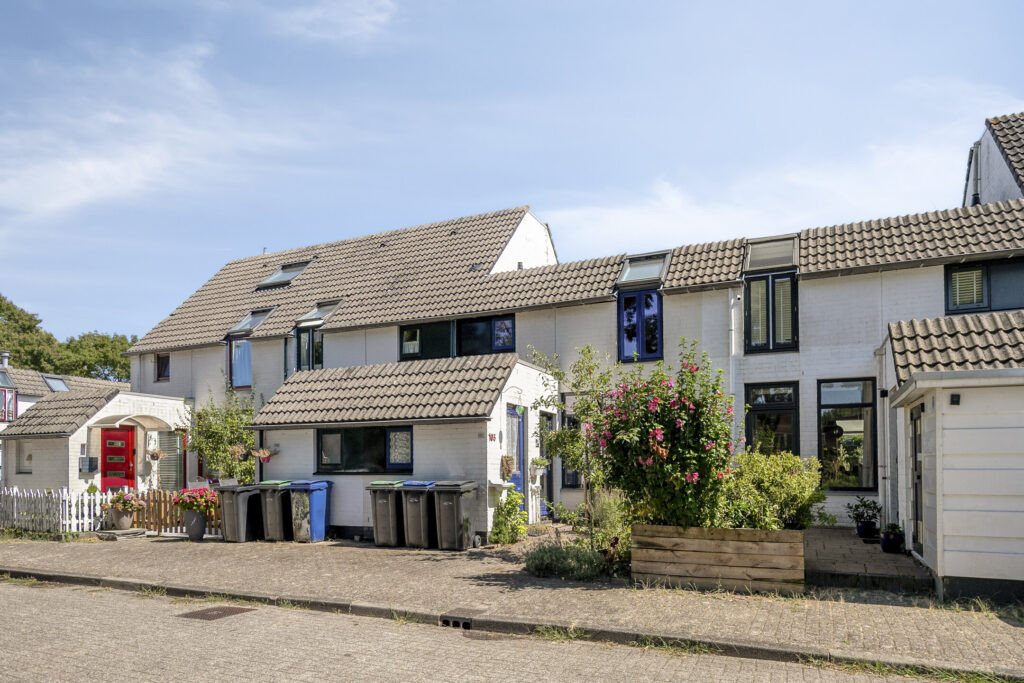 Tussenwoning te koop: Oostgriend 105, Almere