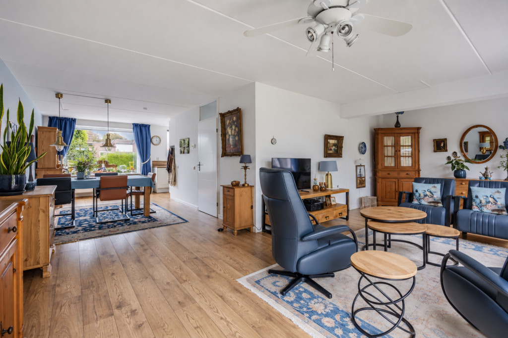 Tussenwoning te koop: Rietmeent 276, Almere