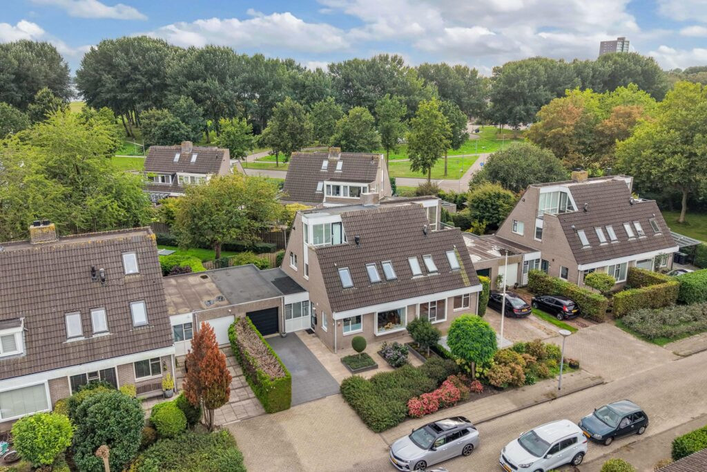 Tussenwoning te koop: Rietmeent 276, Almere