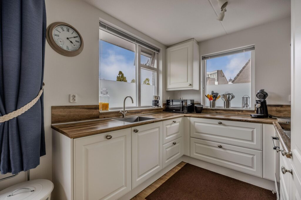 Tussenwoning te koop: Rietmeent 276, Almere