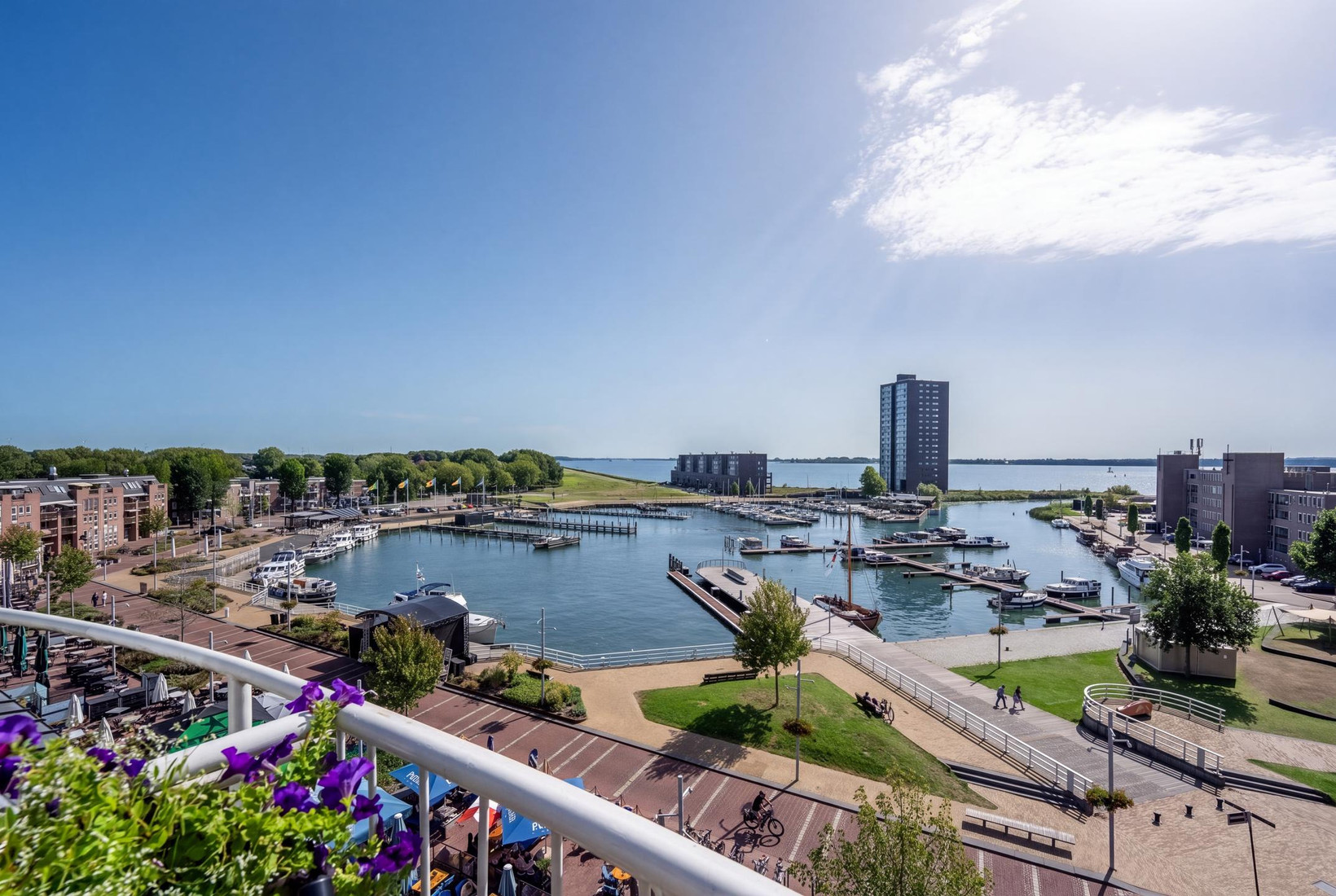 Appartement te koop: Havenzicht 49, Almere