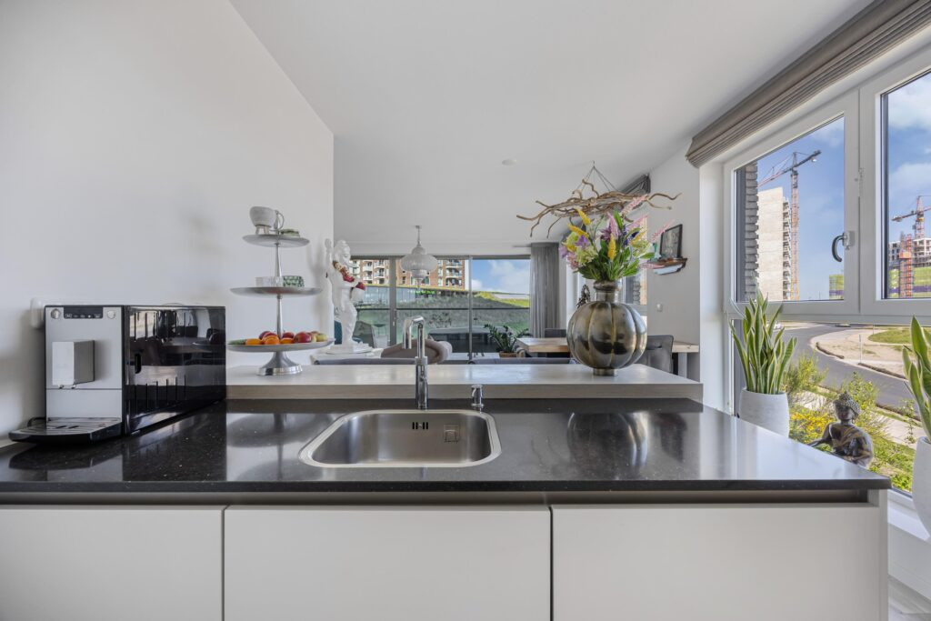 Appartement te koop: Zeeduinweg 14, Almere