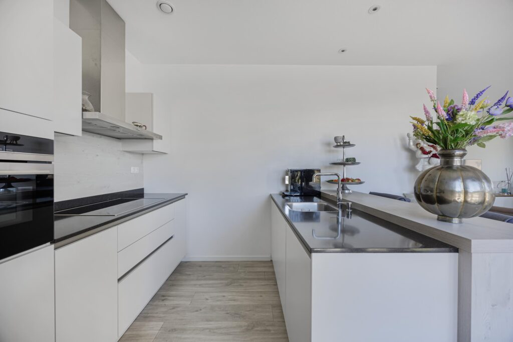 Appartement te koop: Zeeduinweg 14, Almere