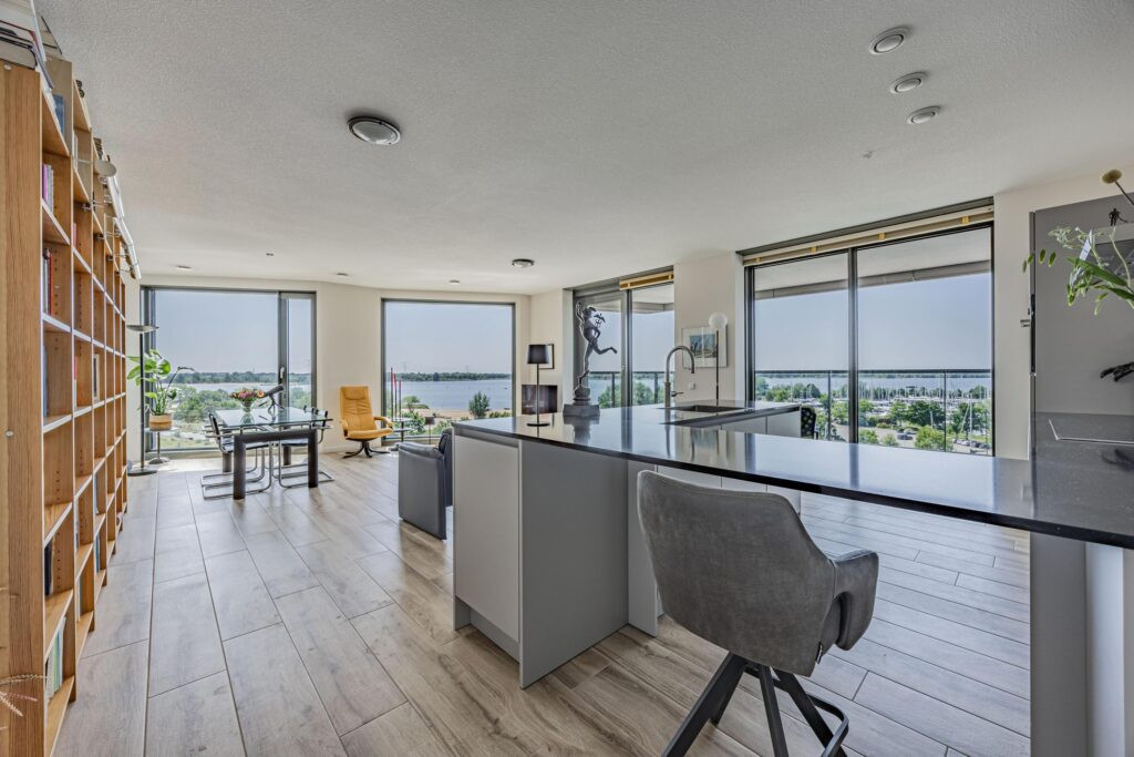Appartement te koop: Zeeduinweg 231, Almere