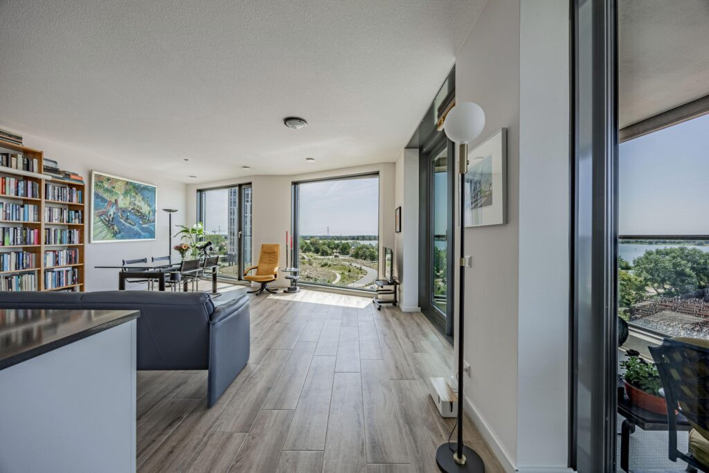 Appartement te koop: Zeeduinweg 231, Almere