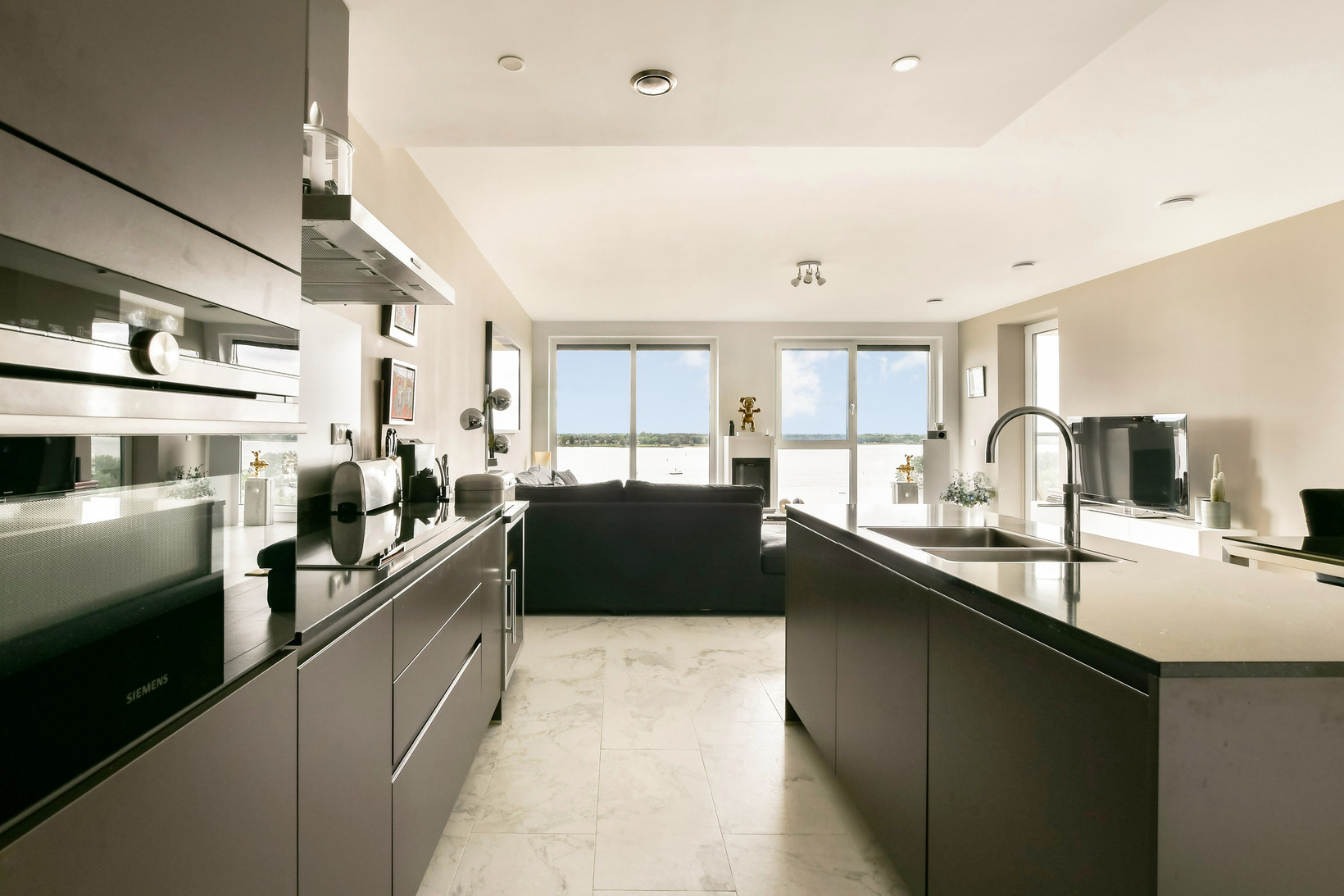 Appartement te koop: Zeeduinweg 454, Almere