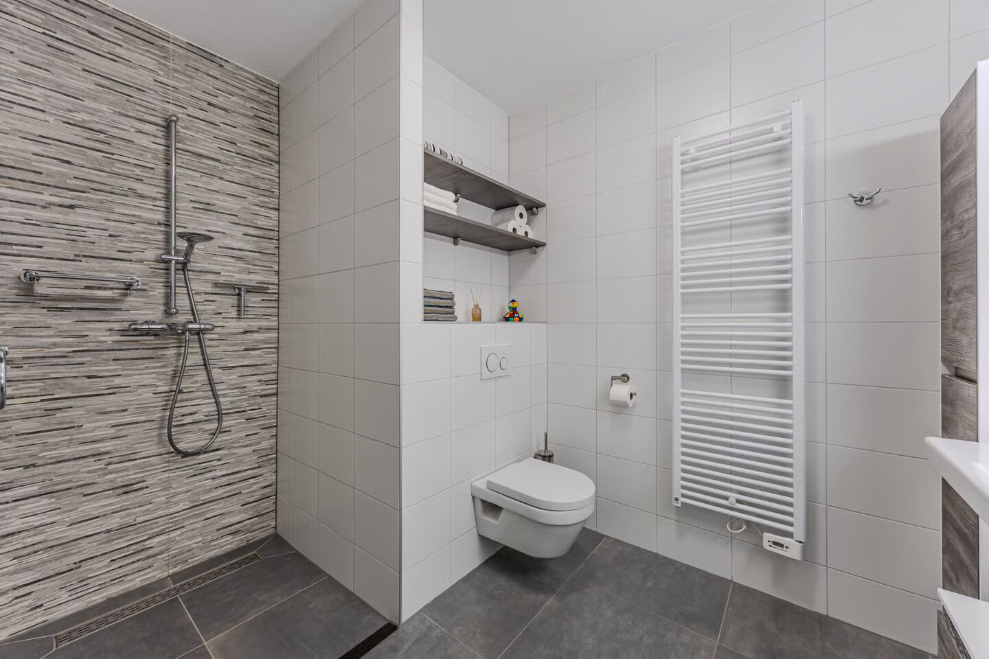 Appartement te koop: Zeeduinweg 618, Almere